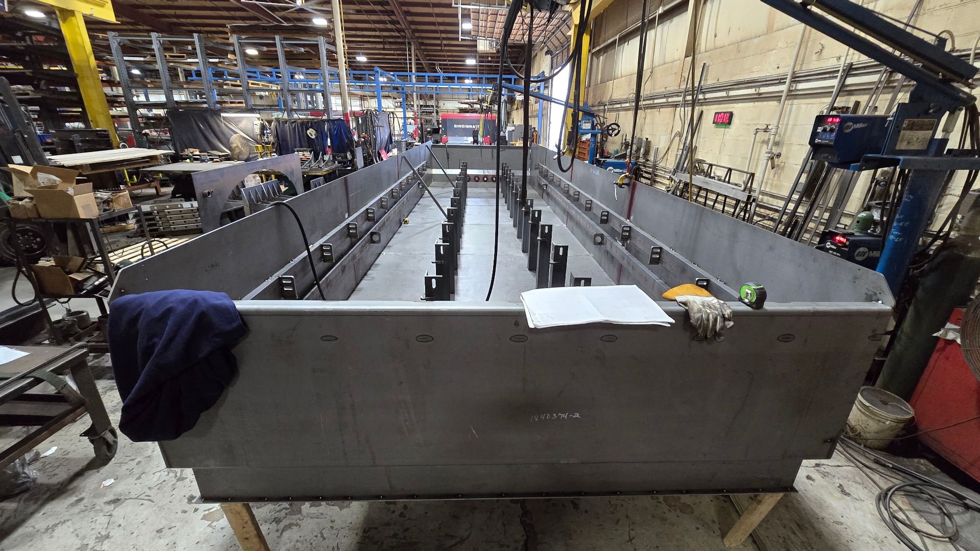 Large tank interior fabrication