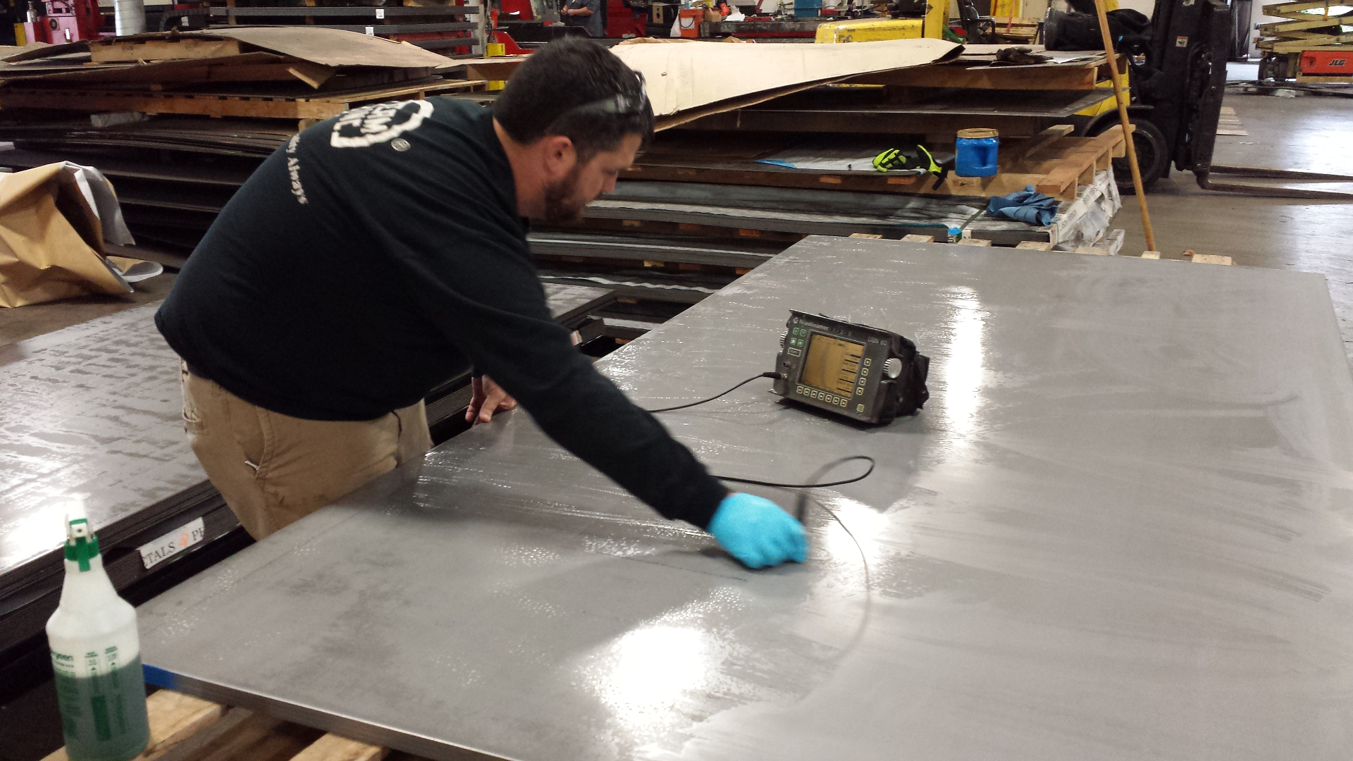 Ultrasonic testing of steel plate for quality inspection